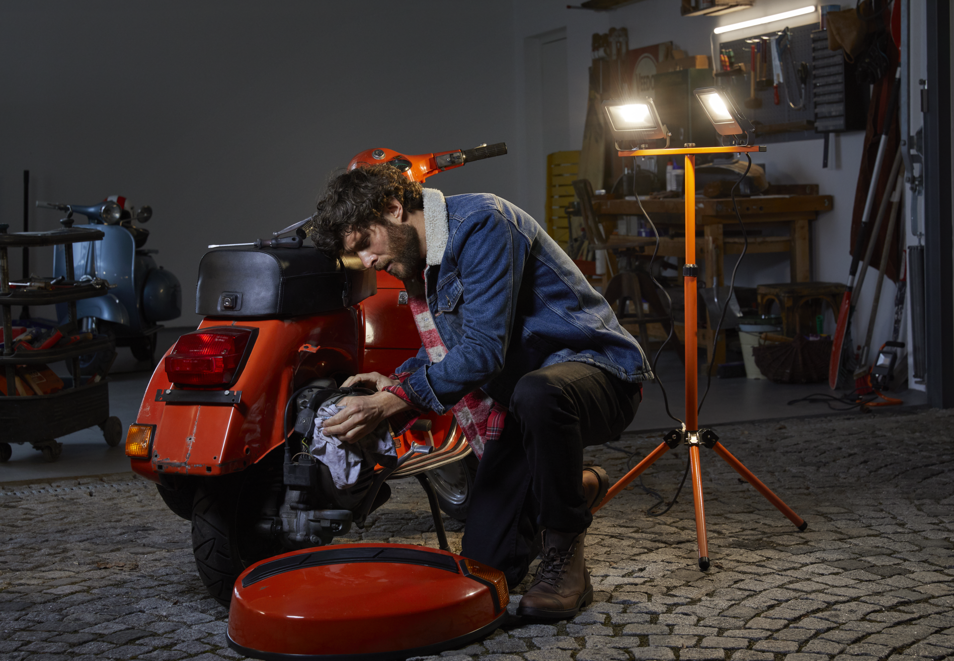 LED Worklight Tripod