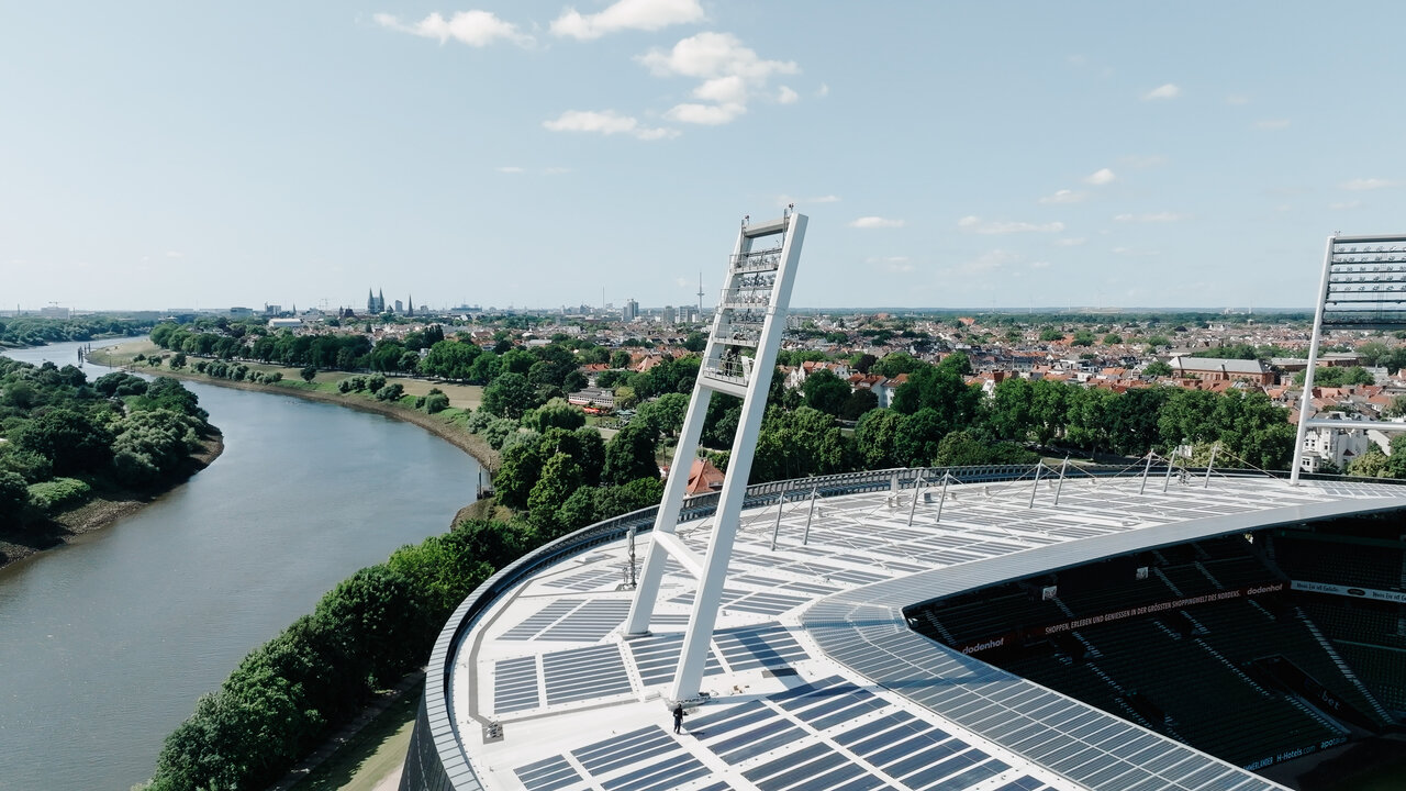 Bremen’s Weserstadion with new lighting design and iconic floodlight towers Bremen’s Weserstadion with new lighting design and iconic floodlight towers